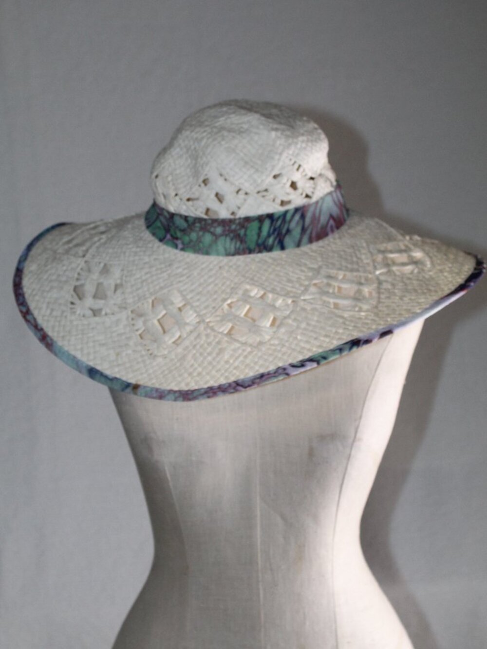 Charming Charlie Large Cream Multi-color Trimmed Paper Floppy Sun Hat